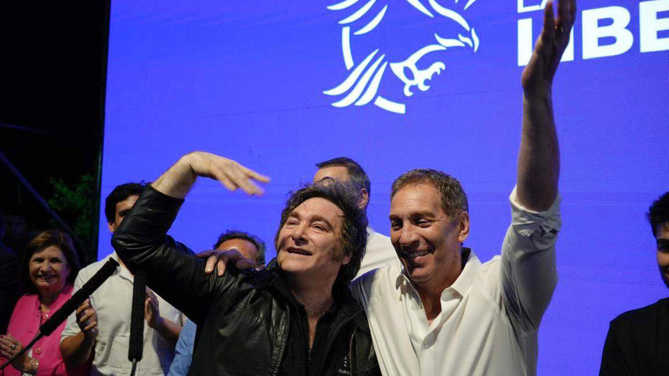 Santilli se prueba el traje de virtual ministro de Interior