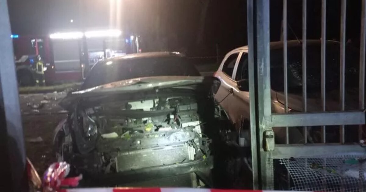 Bomba destruyó el auto de un periodista italiano; Meloni lo calificó como ‘grave acto de intimidación’