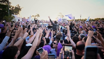 Milei llevó su campaña a Entre Ríos: reunión con su aliado Frigerio y una recorrida junto a una multitud