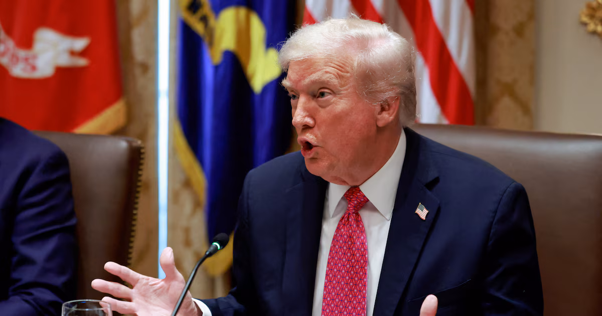 Trump admite que no puede sostener un arancel del 100% a China y responsabiliza a Beijing por la disputa de tierras raras