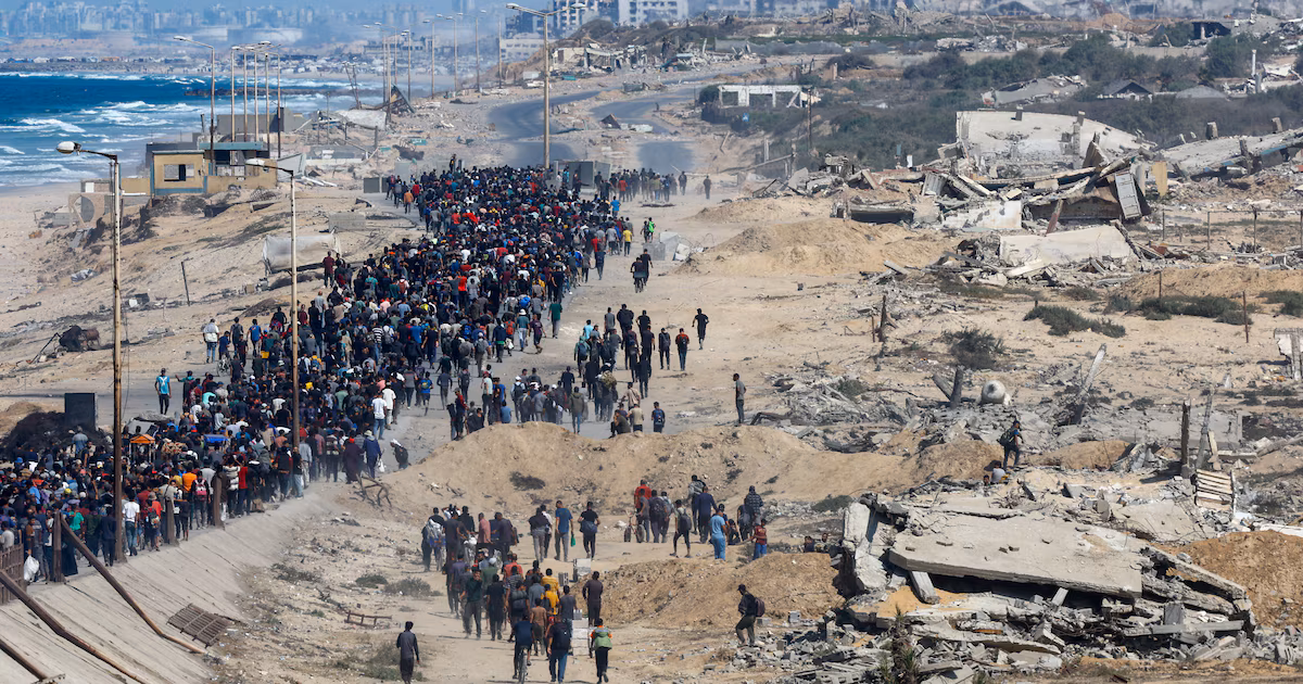 Civiles desplazados regresan al norte de Gaza tras el alto el fuego entre Hamas e Israel