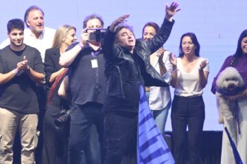 Milei cerró la campaña en Rosario: pronosticó un triunfo nacional con todos sus candidatos y acusó al Congreso de “destituyente”