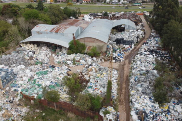 Descubrimiento de residuos peligrosos en chatarrería de Romina Todoni