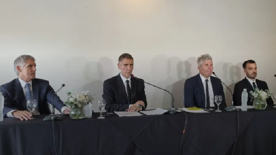 Burlando renunció a representar a Urribarri