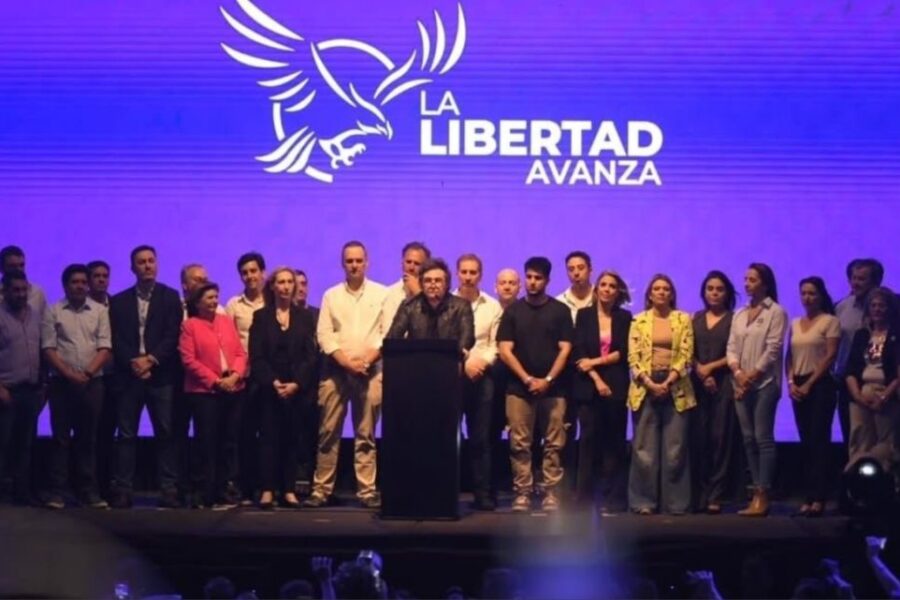 Tormenta obliga a Javier Milei a regresar por tierra tras el cierre de campaña en Rosario