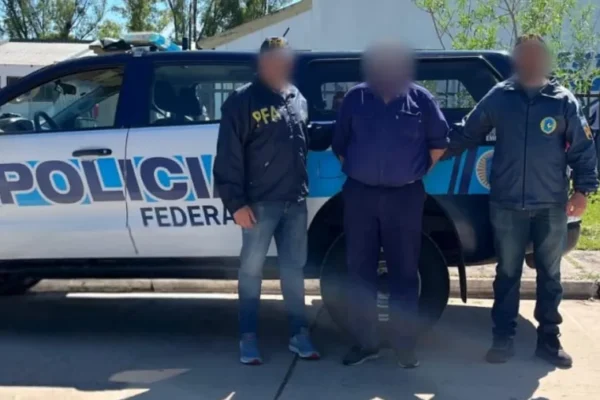 Detienen a hombre de 66 acusado de abuso sexual agravado al ir a votar en Villa Elisa; arresto realizado en Colonia Elía