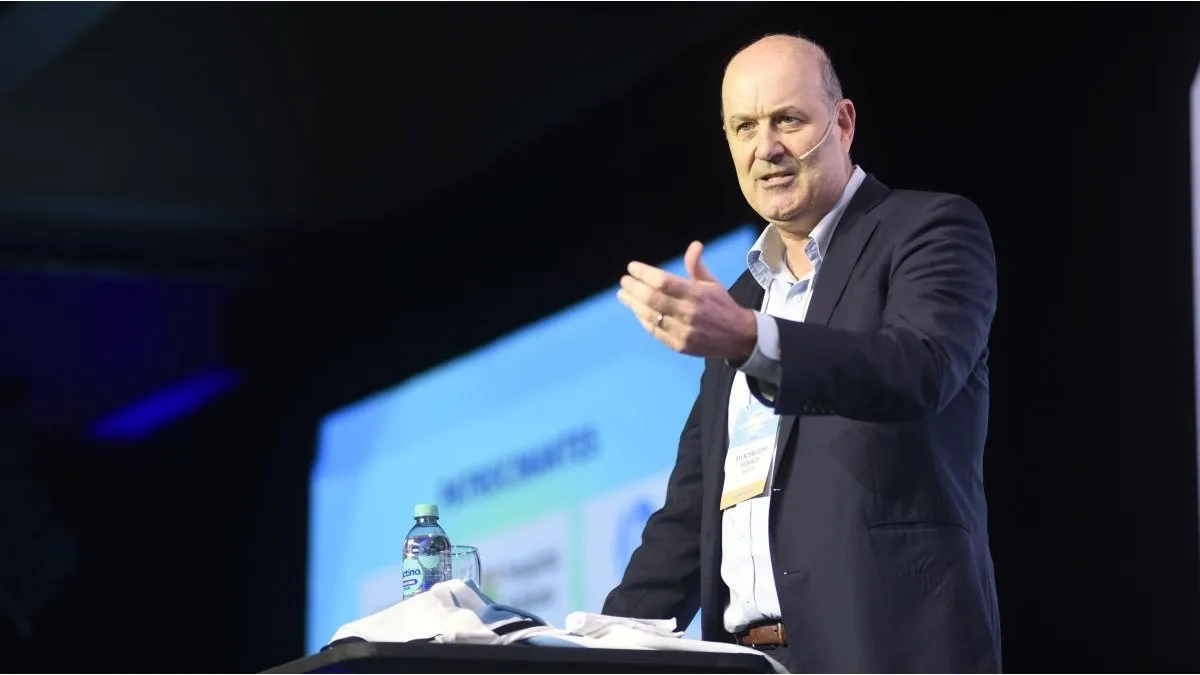 Federico Sturzenegger, a los empresarios: “El Gobierno les da la libertad para diseñar el contrato laboral y no hacen nada”