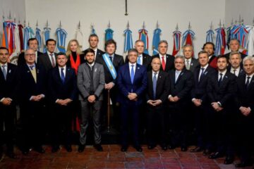 Mesa federal: Milei convoca a Llaryora y el resto de los gobernadores para avanzar con las reformas laboral e impositiva