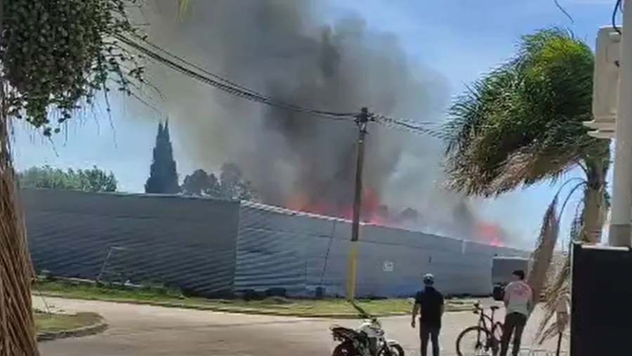 Gualeguaychú: incendio en parque industrial expone falencias en controles y respuesta del gobierno provincial