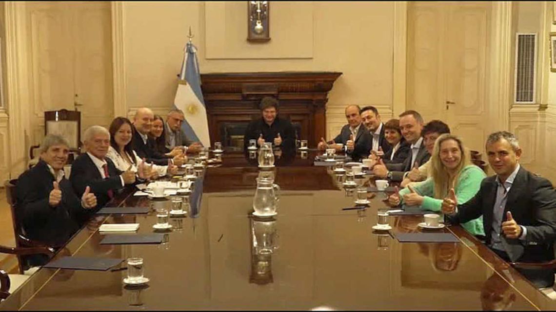 Tras la reunión de Gabinete, el Gobierno reconoce que habrá “turbulencia cambiaria” hasta las elecciones