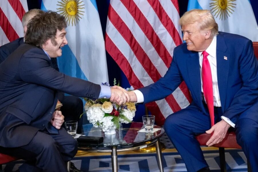 Milei pausa la campaña: viaja a EEUU en busca de un salvataje económico y una foto con Trump