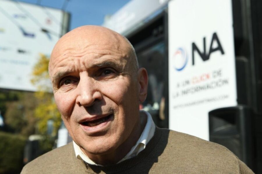 Allanamiento en la casa de Espert: habría arrojado su celular por la medianera antes del operativo