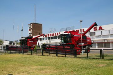 Volvieron los problemas en una histórica fábrica de cosechadoras y se evalúa su venta