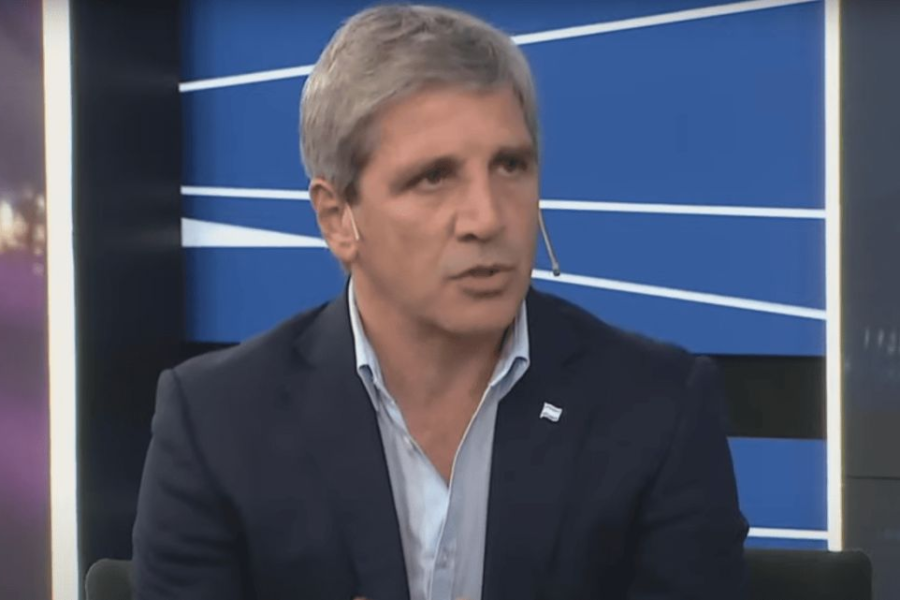 Caputo descartó la dolarización y acusó al kirchnerismo de un ataque político