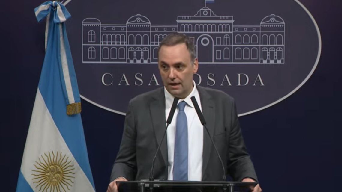 Manuel Adorni ratificó aplicación de reforma laboral, impositiva y penal