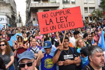 Fuerte operativo y empujones a manifestantes en la marcha por la Ley de Discapacidad