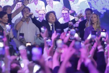 Javier Milei obtiene un respaldo masivo en las urnas y consigue crédito para avanzar con sus reformas