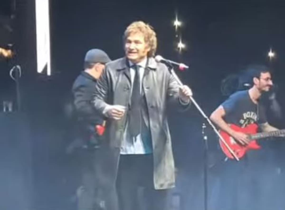 Canta y aparece con Lilia Lemoine. Milei mostró en un vivo de Instagram la previa de su show en el Movistar Arena