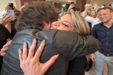 Milei arribó a Corrientes para impulsar la campaña de La Libertad Avanza junto a Virginia Gallardo