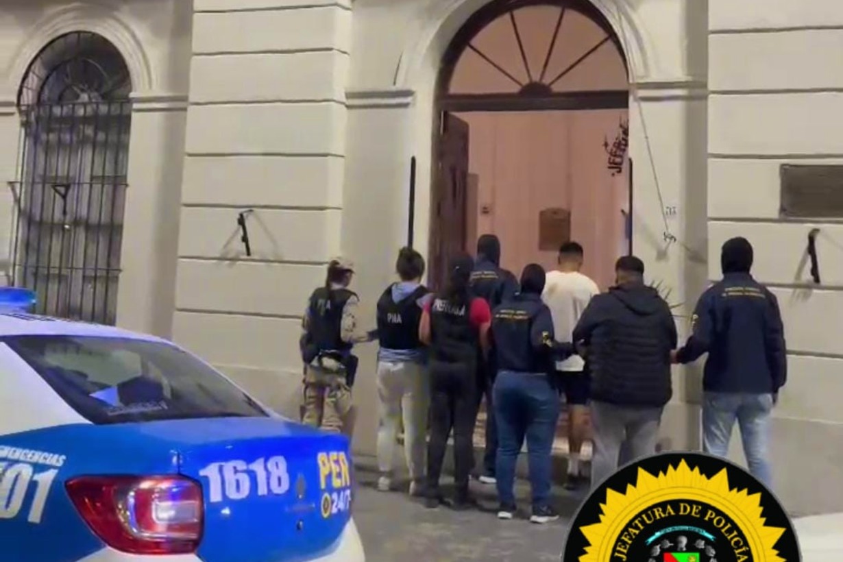 Golpe al narcotráfico en la costa uruguaya sacude la política: 7 detenidos y decomiso de drogas, armas y dinero