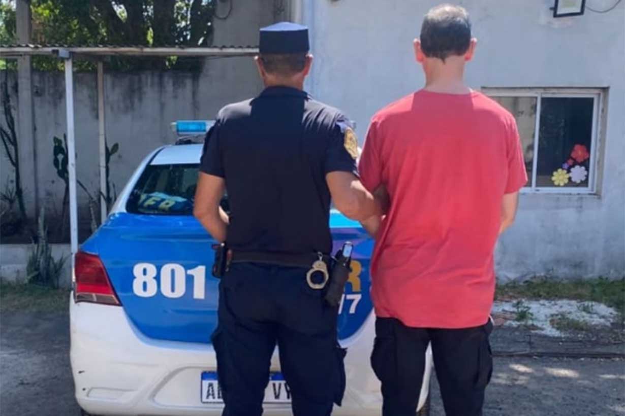 Médico arrestado por agredir a un anciano de 79 años en una estación de servicio en Paraná