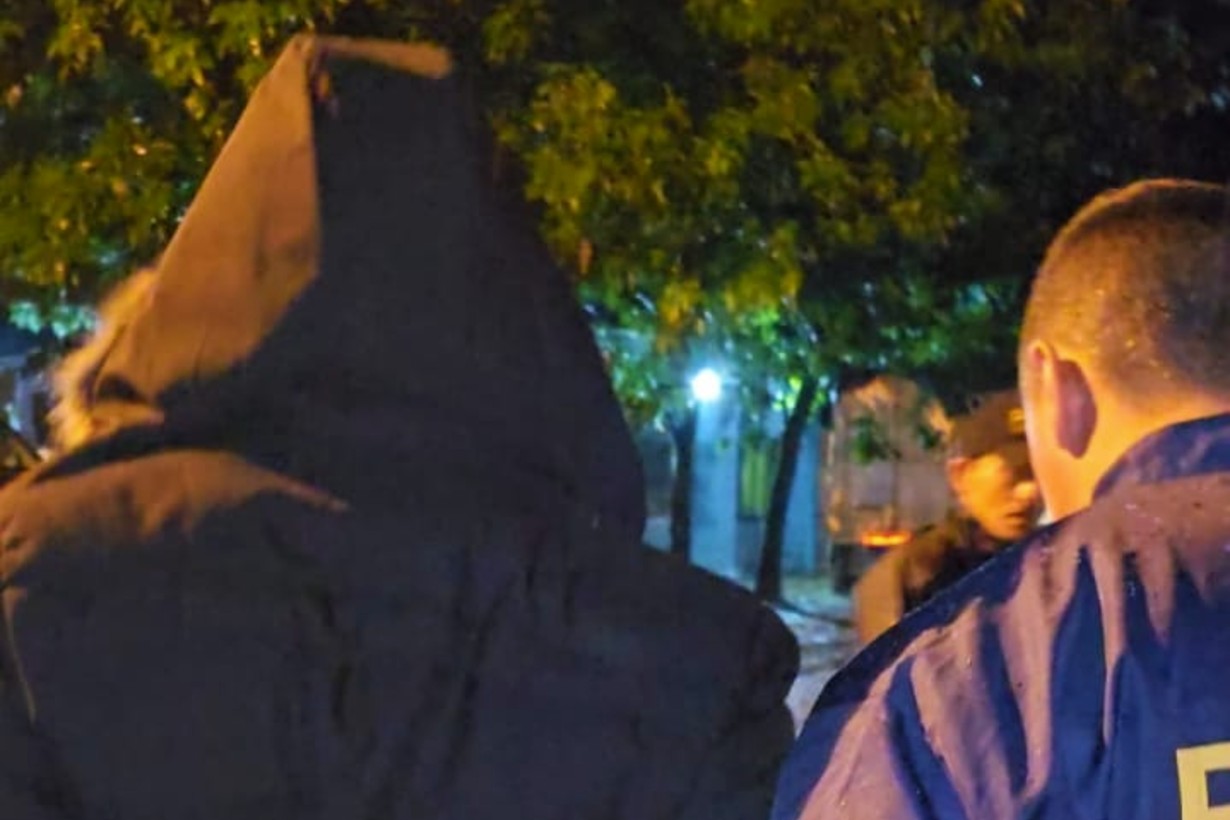 Operativo de seguridad en Colón: detuvieron a un hombre por abuso de arma y secuestraron droga