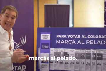 Spot de La Libertad Avanza provoca burlas por la frase “Para votar al colorado, marcás al pelado”