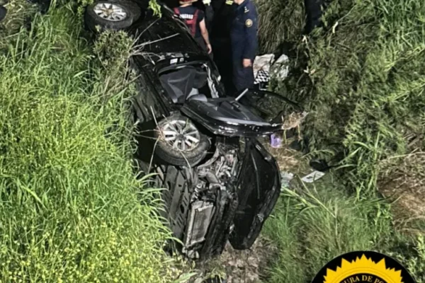 Vuelco en la Ruta 12 reaviva debate sobre mantenimiento vial: mujer de 73 rescatada bajo un puente