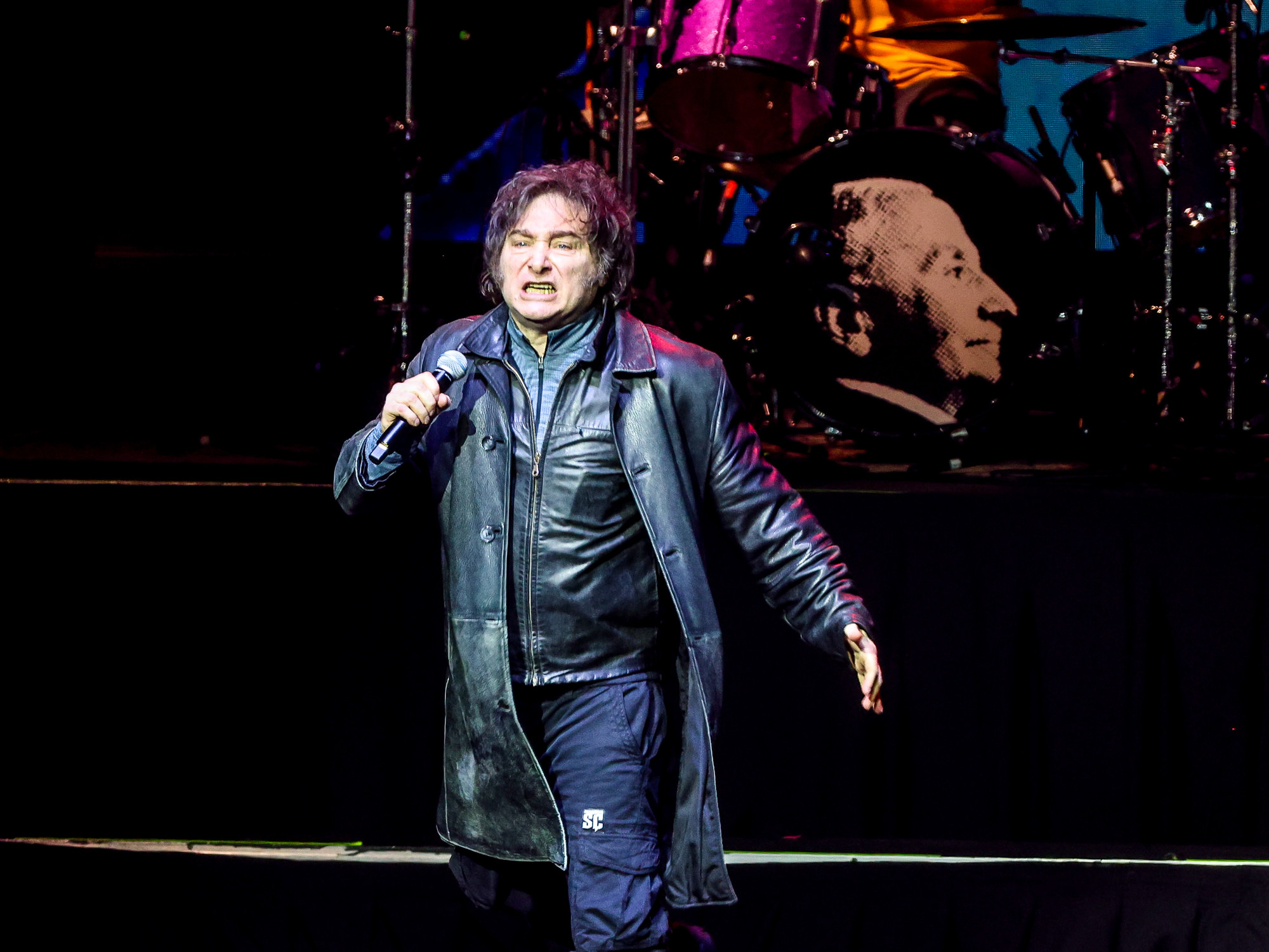 Javier Milei celebró una presunta invitación de AC/DC a cantar en River, pero era fake