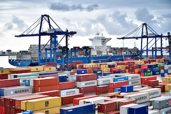 Exportadores en alerta por una medida que dolariza saldos adeudados de impuestos y pone en riesgo su cobro