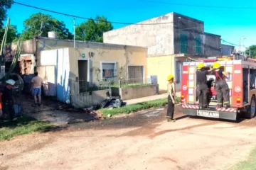 Incendio en garaje de La Milagrosa destruye vivienda y un Renault Duster en Gualeguaychú