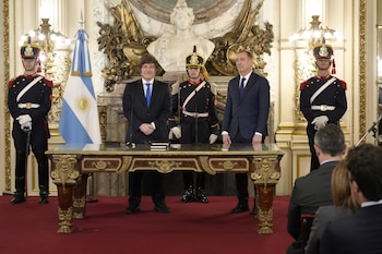 Con fuerte presencia del PRO, Javier Milei le tomó juramento a Diego Santilli como nuevo ministro del Interior