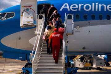 Aerolíneas Argentinas y Coca Cola reanudaron alianza comercial: vuelve la presencia de la marca en todos los vuelos