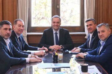 El Gobierno acelera negociaciones con gobernadores por el Presupuesto 2026: guiño de Leandro Zdero y reunión con Alberto Weretilneck