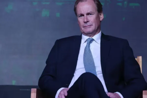 Chats recientes complican al exgobernador Bordet por reuniones, coimas y una operación inmobiliaria