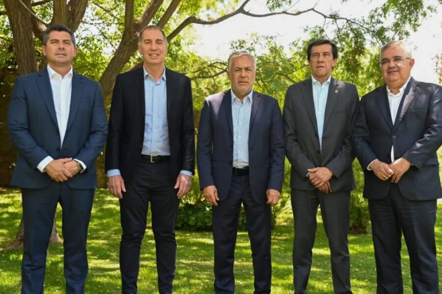 Diego Santilli viajó a Mendoza: foto con cuatro gobernadores y luz verde a préstamo por u$s75 millones