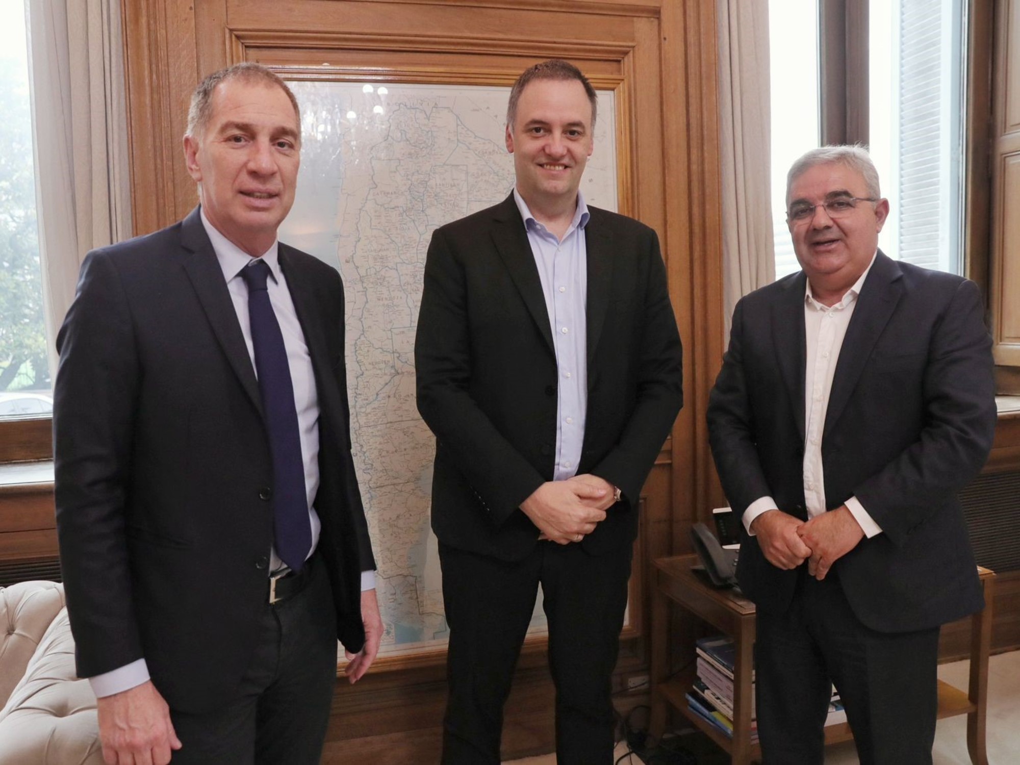 El Ejecutivo retoma el diálogo con los gobernadores y Santilli jura el martes como ministro del Interior