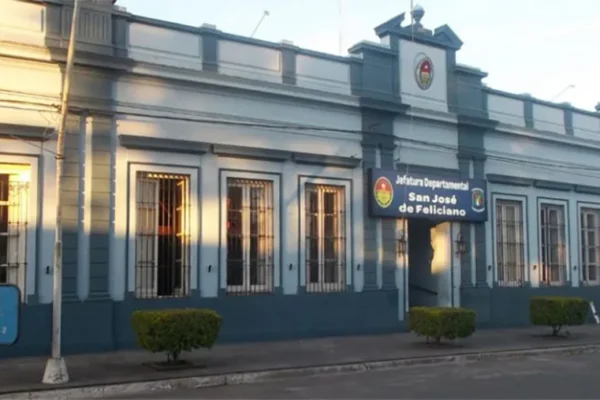 Hallan muerto a detenido tras operativo por Ley de Narcomenudeo en la Jefatura de Policía de Feliciano
