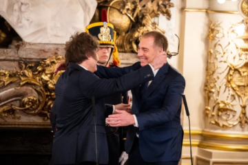 Diego Santilli sigue con su gira federal y se reúne con el gobernador Rolando Figueroa en Neuquén