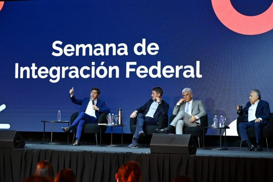 En un encuentro del CFI, Kicillof y Cornejo se sacaron chispas por las políticas privatistas del Gobierno nacional