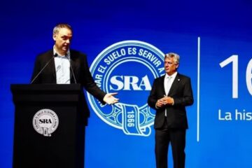 Manuel Adorni dijo en la Rural que se prorrogará la emergencia por inundaciones