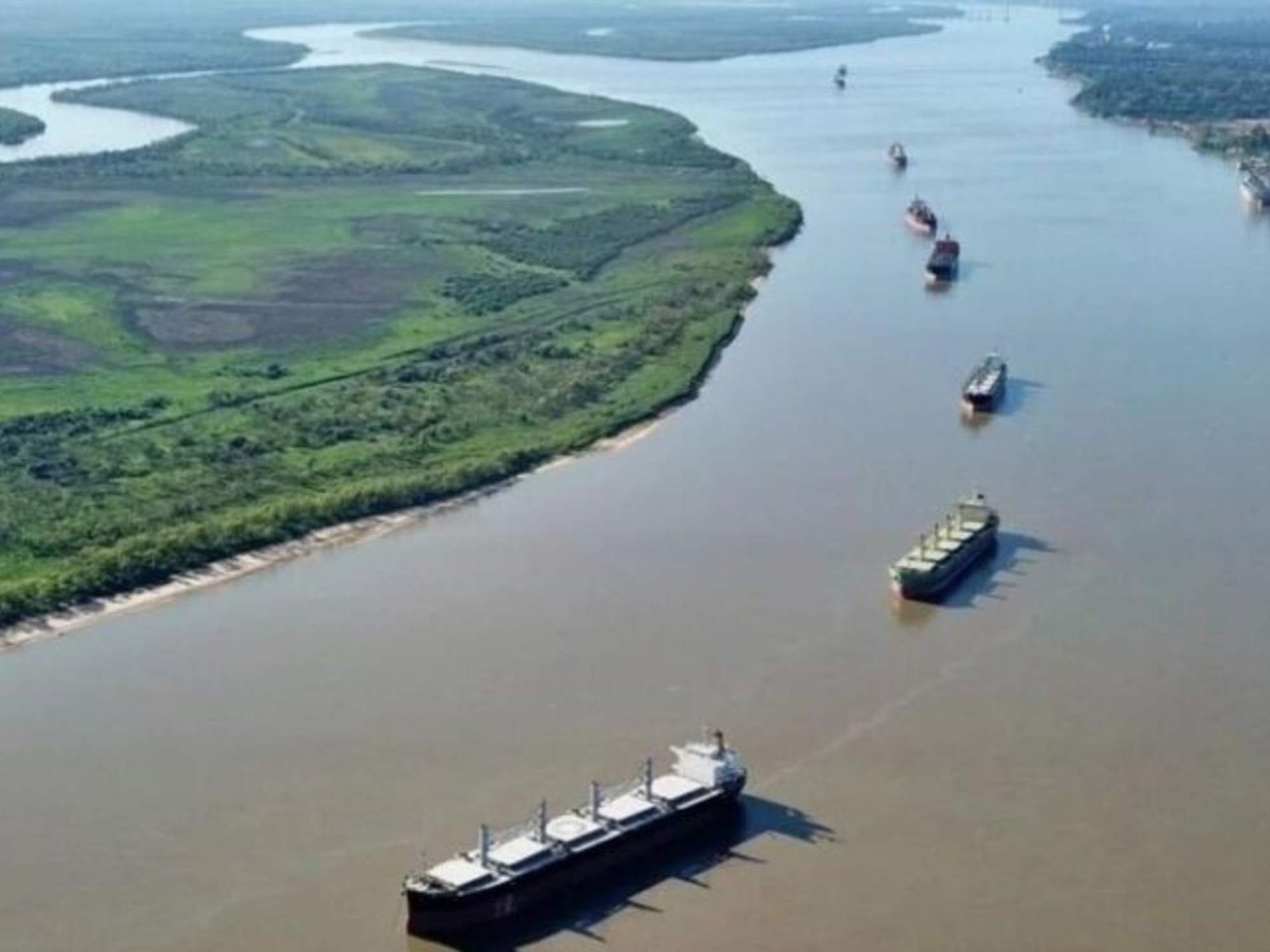 La privatización de la Hidrovía suma interesados y Caputo festeja un apoyo belga