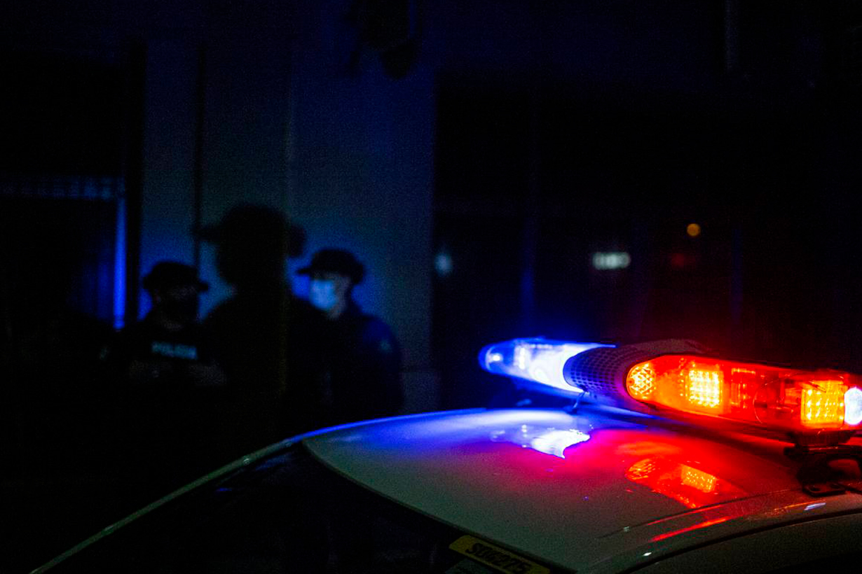 Funcionaria herida en control policial tras embestida de joven conductora que intentó evadir operativo