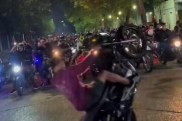 Allanaron y detuvieron a motociclista viral; incidente reaviva críticas a políticas de seguridad vial