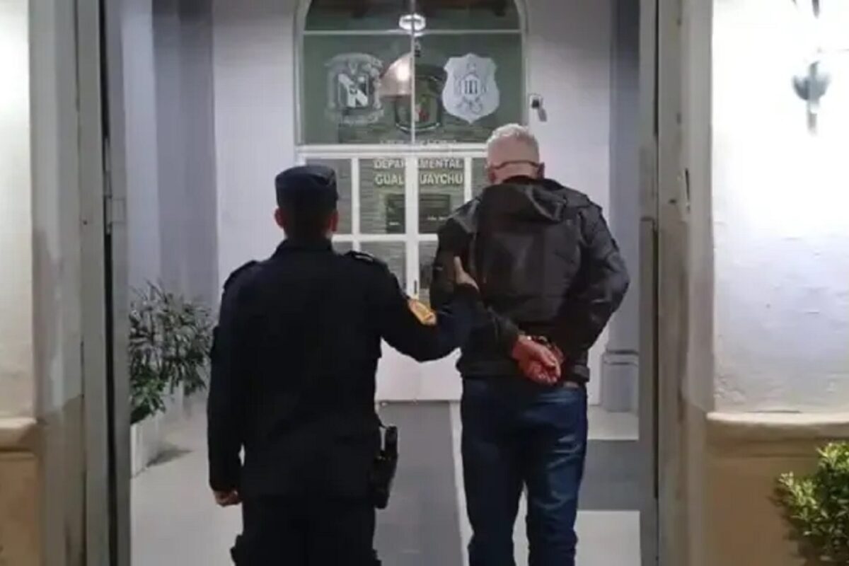 Hombre arrestado por agredir a una mujer policía en un boliche