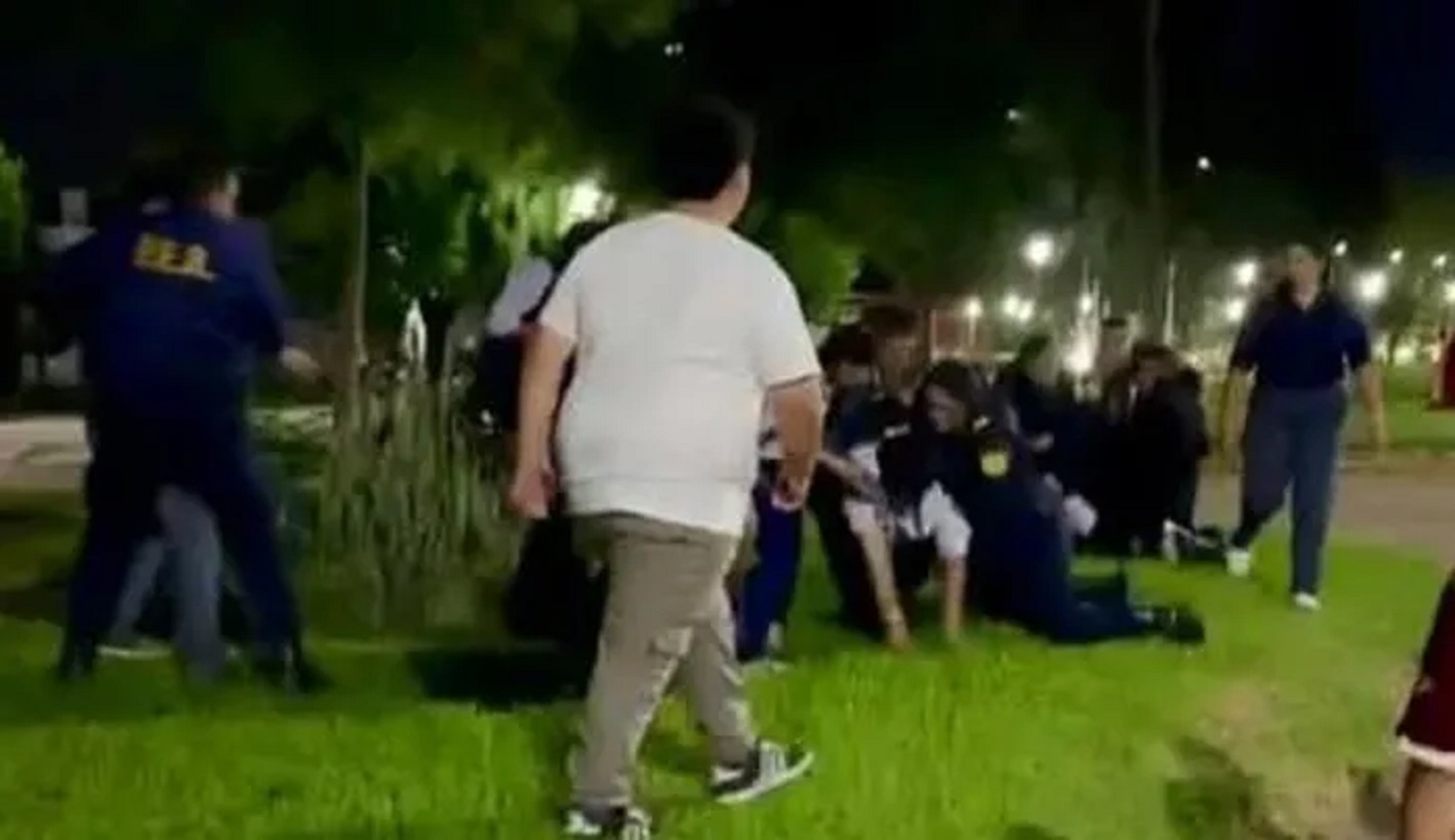 Joven agredió a mujer policía tras un baile