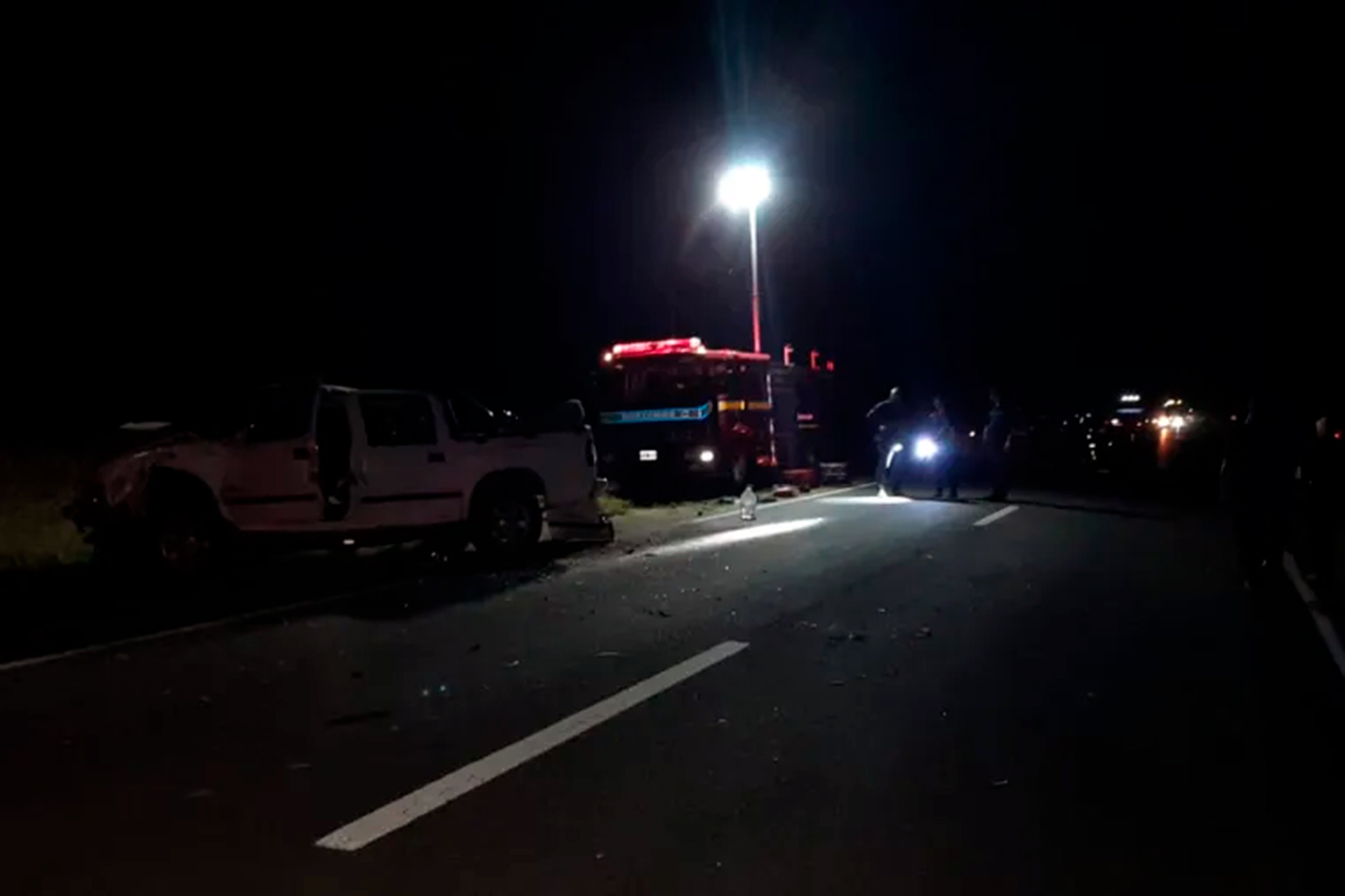 Accidente en RN12: una mujer fallece tras chocar con un tractor, su esposo y nieta heridos hospitalizados