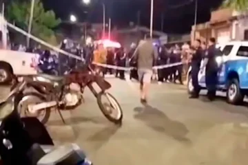 Persecución y choque en Paraná: motociclistas atropellaron a policías del 911 y generaron tensión barrial