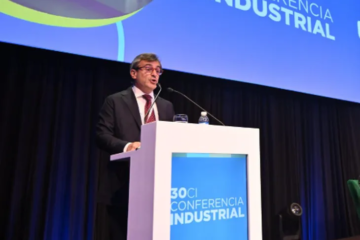 Luis Caputo se reúne con la UIA para analizar la agenda de la competitividad: expectativa por señales hacia el sector