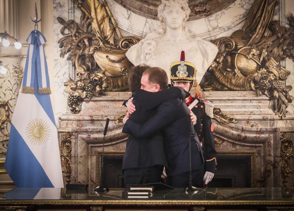 Santilli estrena su puesto de ministro del Interior con una puja silenciosa con Sebastián Pareja